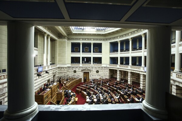 Βουλή: Ψηφίστηκε επί της αρχής στην επιτροπή το νομοσχέδιο για την ταυτότητα φύλου