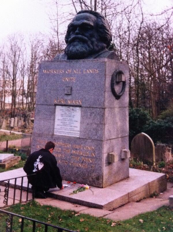 Πριν από 20 χρόνια πήγα *έτσι* στον τάφο του Καρλ Μαρξ