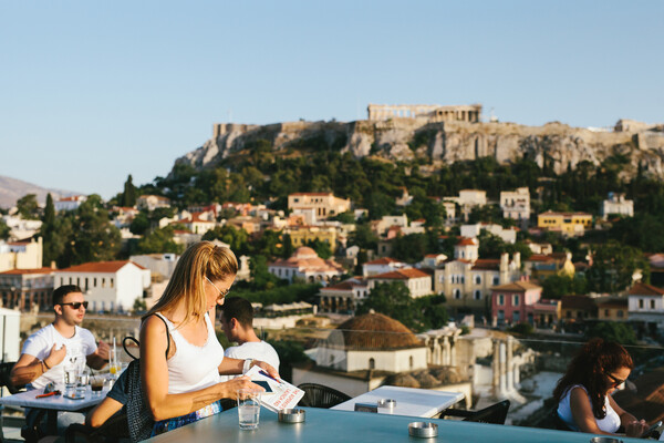 Η σαρωτική πορεία της Airbnb: 42.000 ακίνητα σε όλη τη χώρα - Οι περιοχές που σπάνε ρεκόρ στην Αθήνα
