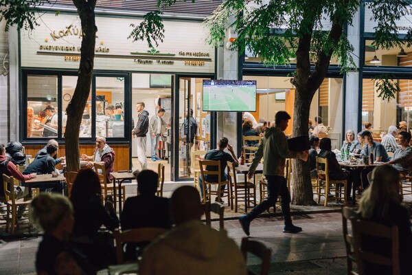 Παλιός και νέος γείτονας στο Κουκάκι