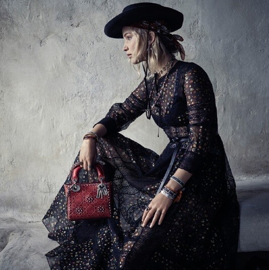 Η Τζένιφερ Λόρενς είναι το νέο πρόσωπο του οίκου Dior
