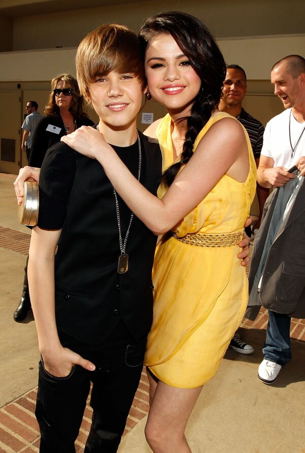 Justin Bieber και Selena Gomez είναι και πάλι ζευγάρι και πάνε όλη την ώρα στην εκκλησία