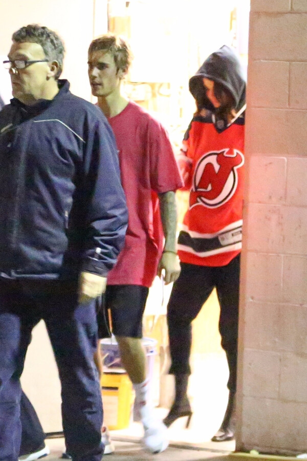 Justin Bieber και Selena Gomez είναι και πάλι ζευγάρι και πάνε όλη την ώρα στην εκκλησία
