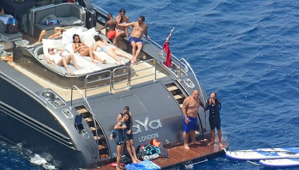 Ο Κριστιάνο Ρονάλντο διακοπές μαζί με την σύντροφο του σε γιοτ στην Ίμπιζα - και οι φήμες φουντώνουν