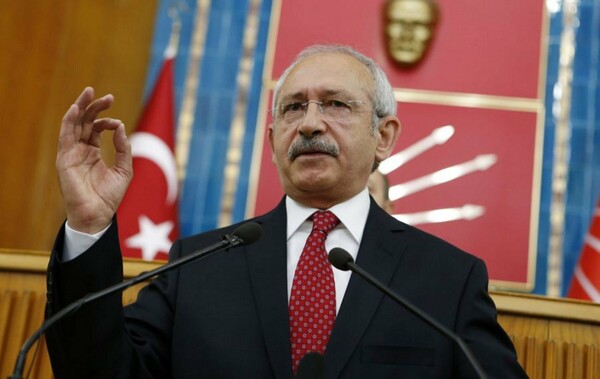 Ο ηγέτης του CHP κατηγορεί πάλι συγγενείς του Ερντογάν ότι μετέφεραν χρήματα σε offshore
