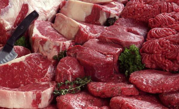 Κατασχέθηκαν σχεδόν 15 τόνοι αλλοιωμένου κρέατος στον Πειραιά
