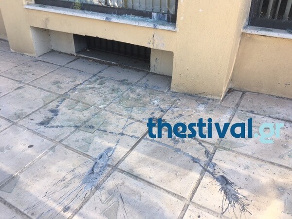 Θεσσαλονίκη: Επίθεση κουκουλοφόρων στο ιταλικό προξενείο και το Ελληνοιταλικό Επιμελητήριο