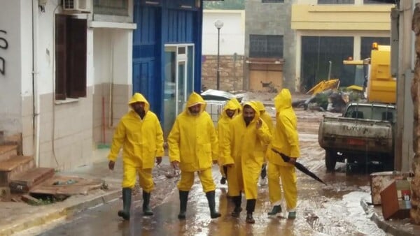 Η πακιστανική κοινότητα στο πλευρό των πλημμυροπαθών της Μάνδρας