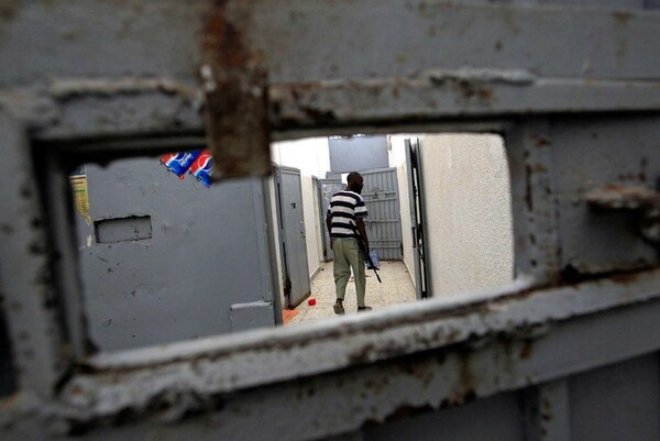 Σοκαριστικές μαρτυρίες για εκτεταμένους βιασμούς ανδρών από στρατιώτες του Καντάφι στη Λιβύη