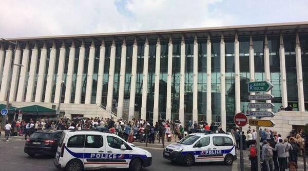 Γαλλία: Επίθεση με μαχαίρι σε σιδηροδρομικό σταθμό της Μασσαλίας- Τρεις νεκροί