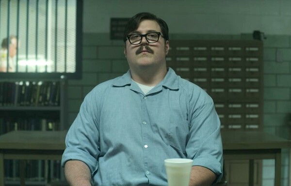 5 αληθινοί serial killers από το «Mindhunter» που μας κάνουν να ανατριχιάζουμε