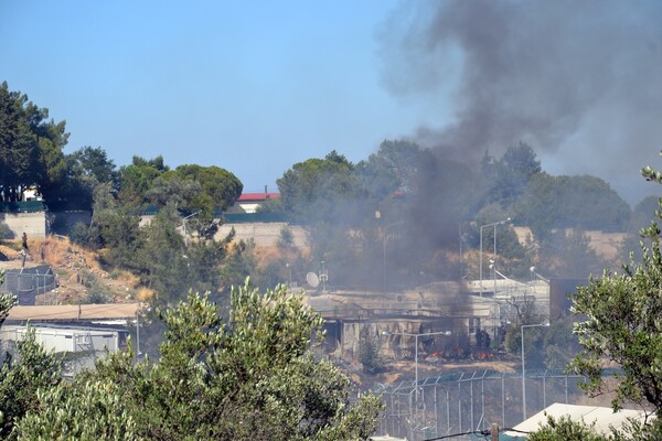 Μυτιλήνη: Πάνω από 3.000 πρόσφυγες έχουν στοιβαχτεί στη Μόρια