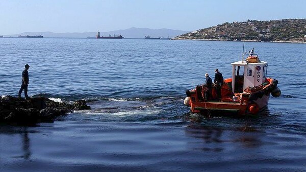 Ολοκληρώνεται ο καθαρισμός των παραλιών από το μαζούτ