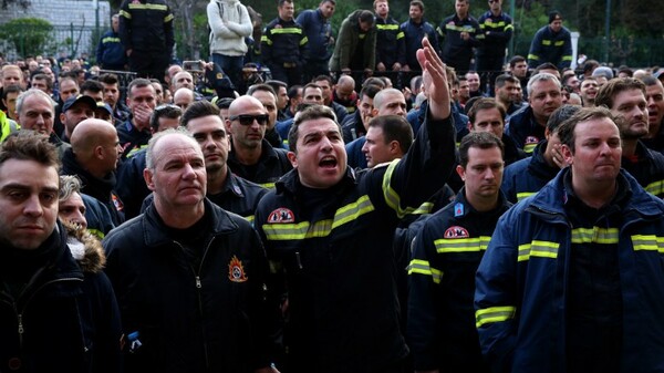 Τροπολογία για τους πυροσβέστες-Παρατείνεται για δυο χρόνια η σχέση εργασίας τους