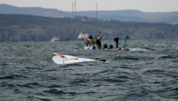 Ιρλανδικό πολεμικό πλοίο διέσωσε 712 πρόσφυγες, ανοιχτά της Λιβύης