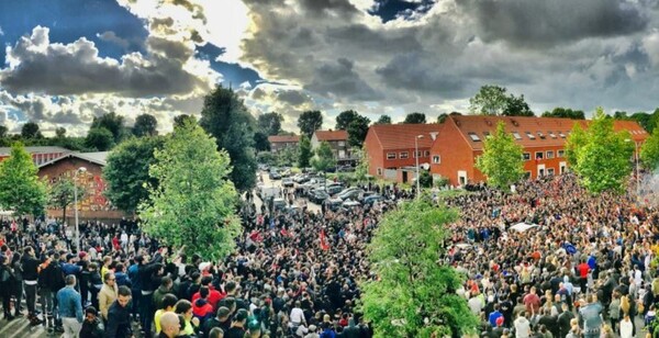 Συγκλονιστικές στιγμές έξω από το σπίτι του Νούρι - Χιλιάδες οπαδοί συγκεντρώθηκαν για συμπαράσταση