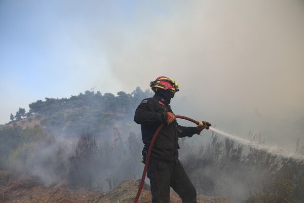 Σε ύφεση και οι τρεις πυρκαγιές στο νησί της Κέρκυρας