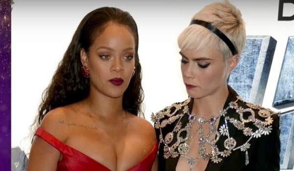 Η Cara Delevingne είχε μια πολύ καλή εξήγηση για τη viral φωτογραφία που τη δείχνει να κοιτάζει το στήθος της Rihanna