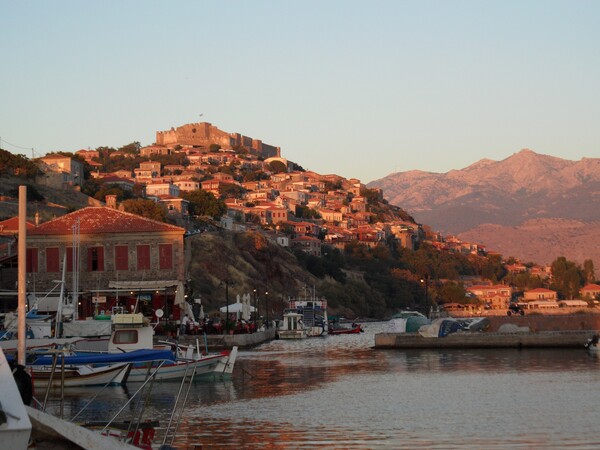 Χρειάζεται μια ζωή για να ανακαλύψεις την Ελλάδα, αλλά μόλις μία στιγμή για να ερωτευτείς το Μόλυβο