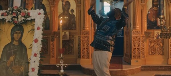 Ο ράπερ Rick Ross γύρισε βιντεοκλίπ μέσα σε εκκλησία στη Σαντορίνη