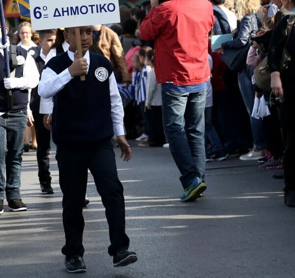 Τελικά δεν παρέλασε με την ελληνική σημαία ο Αμίρ - Έκαναν άλλη κλήρωση και του έδωσαν την ταμπέλα