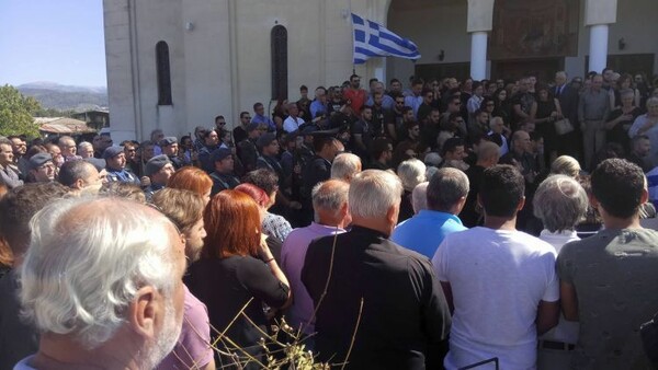 Θλίψη και οδύνη στις κηδείες των νεαρών σμηνιτών που σκοτώθηκαν σε τροχαίο στην Αιτωλοακαρνανία