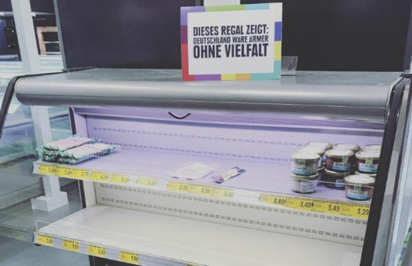Σουπερμάρκετ αφαίρεσε όλα τα ξένα προϊόντα από τα ράφια του για να στείλει ένα μήνυμα κατά του ρατσισμού