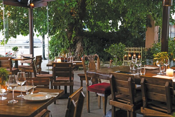 10 μαγαζιά της Αθήνας με κοσμοπολίτικη κουζίνα και αληθινά ξεχωριστή ατμόσφαιρα