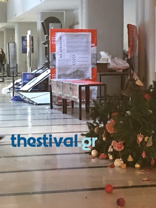 Καταδρομική επίθεση κουκουλοφόρων στο ΠΑΜΑΚ- Χτυπούσαν με καδρόνια και γροθιές τους φοιτητές