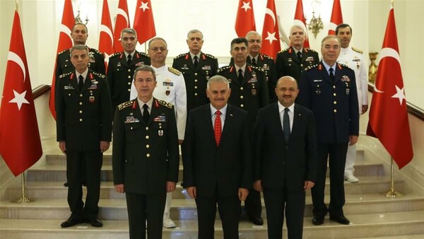 Τουρκία: «Ξήλωσαν» τους επικεφαλής του στρατού