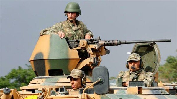 Η Τουρκία «κατέβασε» άρματα μάχης στα σύνορα με την Συρία