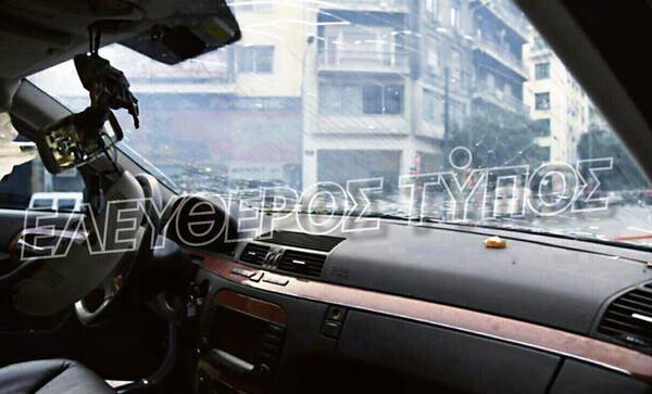 Η επίθεση στον Λουκά Παπαδήμο: Σοκαριστικές εικόνες από το αυτοκίνητό του μετά την έκρηξη