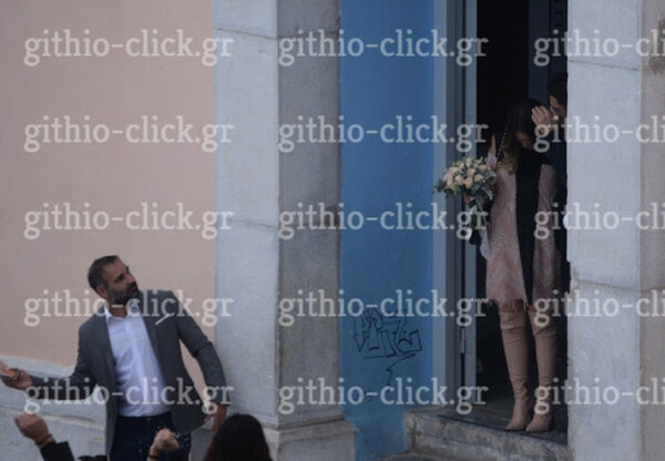 Παντρεύτηκε κρυφά στο Γύθειο η Αθηνά Οικονομάκου - αλλά υπάρχουν φωτογραφίες