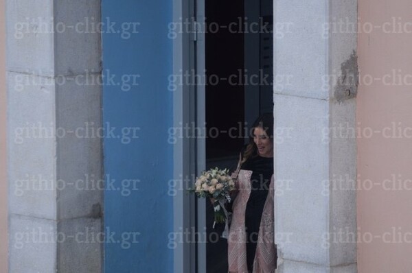 Παντρεύτηκε κρυφά στο Γύθειο η Αθηνά Οικονομάκου - αλλά υπάρχουν φωτογραφίες