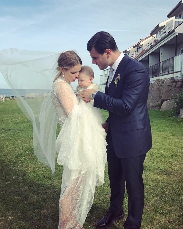 Η διάσημη fashion blogger Pernille Teisbaek παντρεύτηκε στη Δανία σε έναν γάμο βγαλμένο από σελίδες περιοδικού