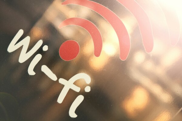 Μια φάρσα για δωρεάν WiFi δέσμευσε νομικά 22.000 άτομα στη Βρετανία