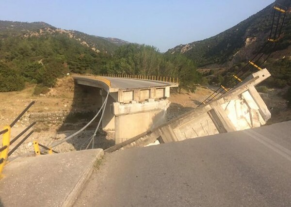 Ροδόπη: Κατέρρευσε τμήμα της γέφυρας του ποταμού Κομψάτου
