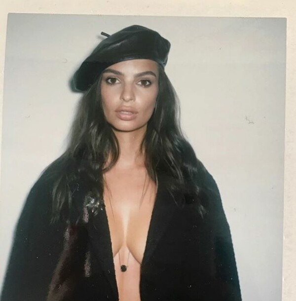 Η Emily Ratajkowski εναντίον περιοδικού που μίκρυνε το στήθος και τα χείλη της