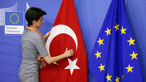 Νέες απειλές Τουρκίας: Πάγωμα των ενταξιακών διαπραγματεύσεων στην ΕΕ θα έχει επιπτώσεις στη συμφωνία για τους πρόσφυγες