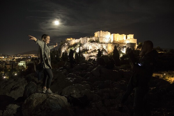 Με Supermoon και βροχή διαττόντων αστέρων θα ξεκινήσει το 2018