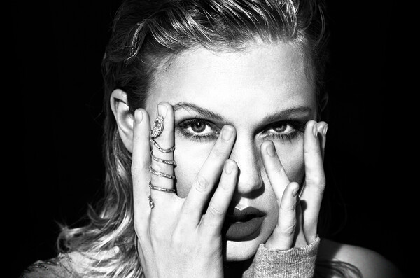 Η εκκωφαντική επιτυχία της Taylor Swift και η «ύποπτα» ήσυχη στάση της
