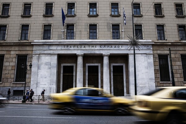 Η ΤτΕ προειδοποιεί: Παραμένουν ευάλωτες οι τράπεζες