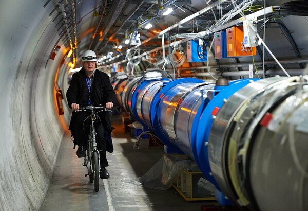 Πιο κοντά στην «ώρα μηδέν» του Σύμπαντος θέλουν να φτάσουν οι επιστήμονες του CERN