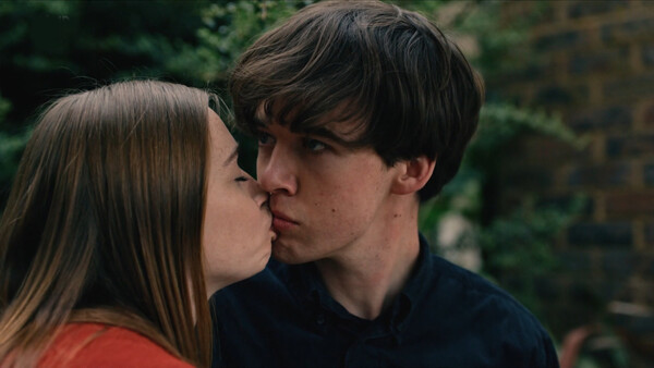 The End of the F***ing World: Ταξίδι στις αιχμηρές άκρες του εφηβικού σύμπαντος