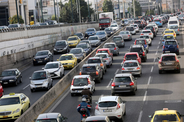 Κυκλοφοριακό χάος στη λεωφόρο Κηφισού: Από την παραλιακή ξεκινά το μποτιλιάρισμα