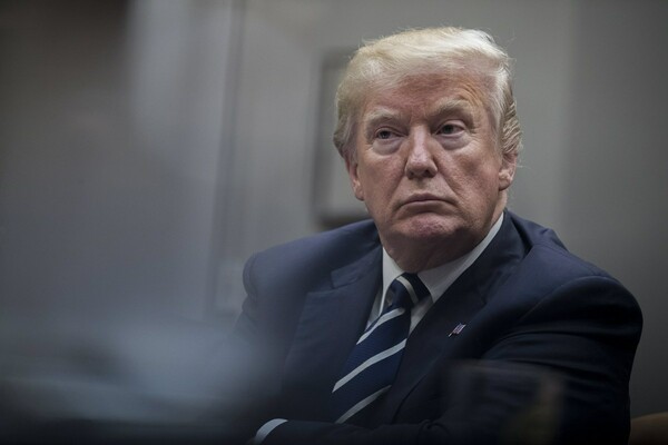 Ο Τραμπ πάει κόντρα στο FBI και δίνει έγκριση να αποχαρακτηριστεί υπόμνημα που το κατηγορεί