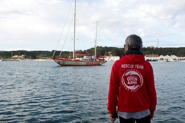 Κατασχέθηκε πλοίο ισπανικής ΜΚΟ- Κατηγορείται για δράση υπέρ της παράνομης μετανάστευσης