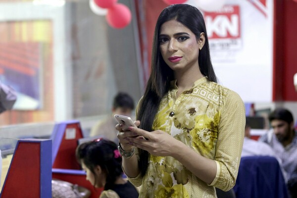 Η Marvia Malik έγινε η πρώτη transgender παρουσιάστρια ειδήσεων στο Πακιστάν