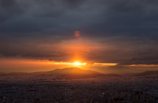 Ο Αλέξανδρος Μαραγκός έκανε μια ταινία για την Αθήνα που σαρώνει στα social media