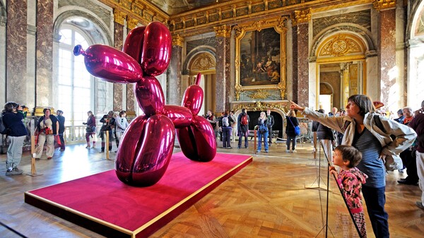 Το Παρίσι γυρίζει επιδεικτικά την πλάτη στον Jeff Koons